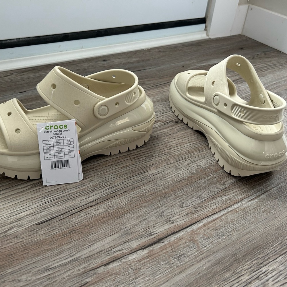 Crocs classic mega crush sandal